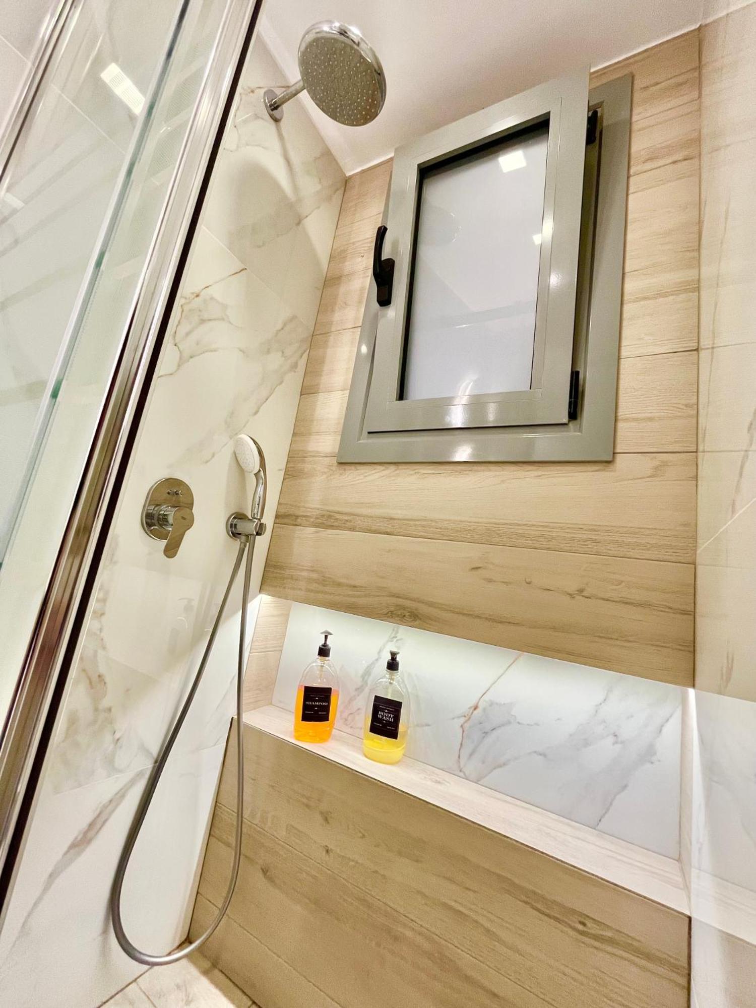Blueline Apartment 2 Loutraki  Bagian luar foto