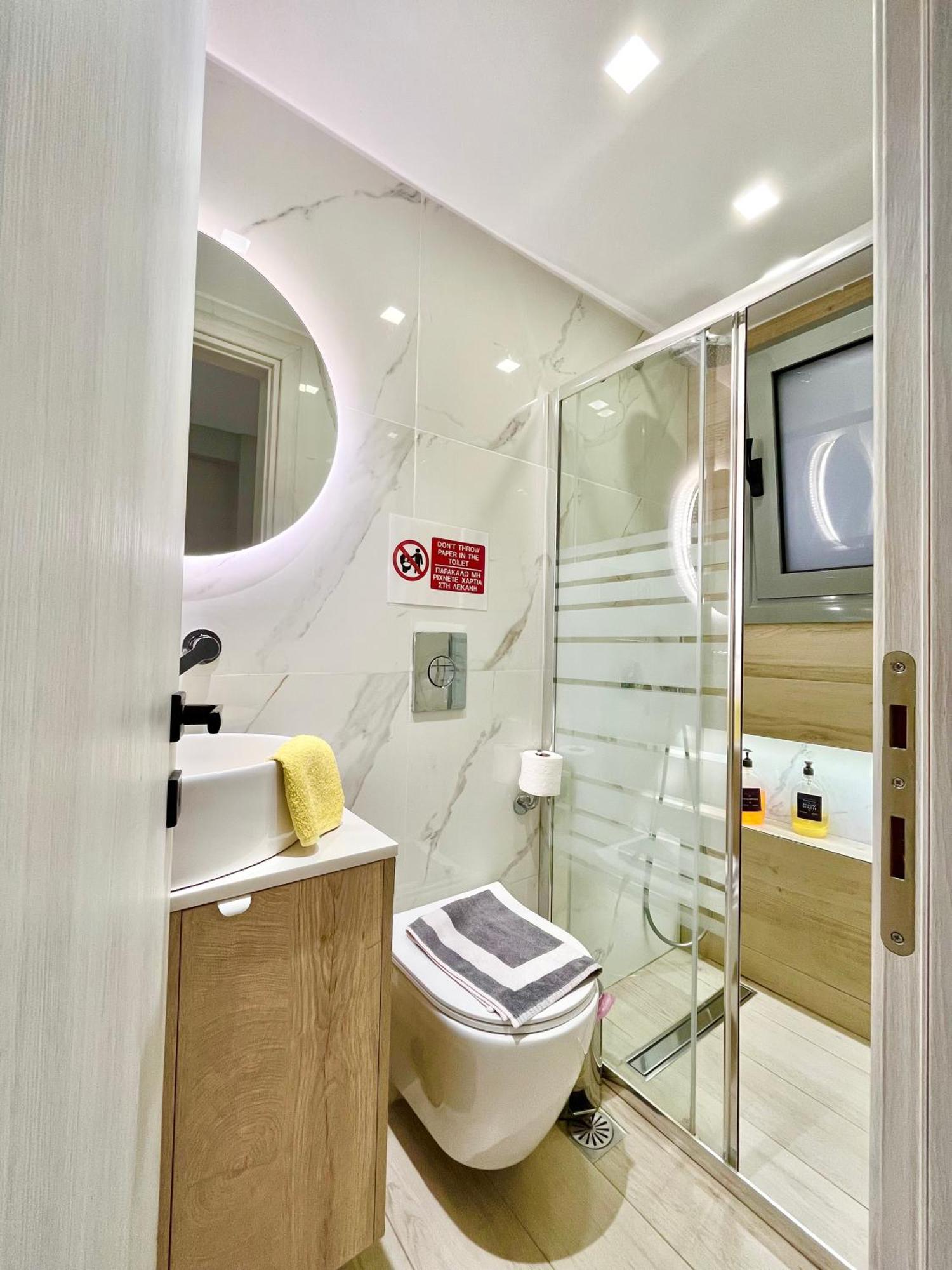 Blueline Apartment 2 Loutraki  Bagian luar foto
