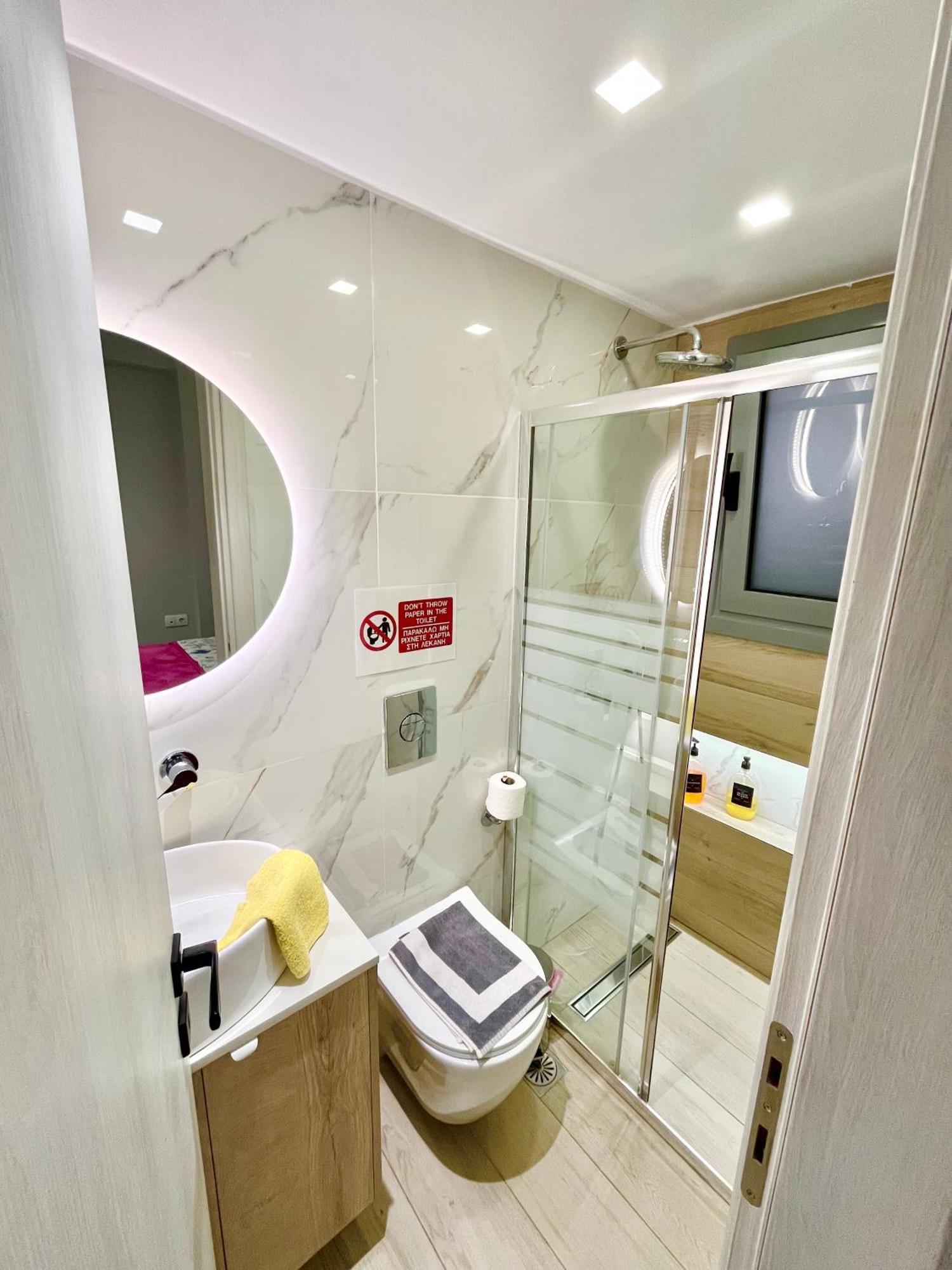 Blueline Apartment 2 Loutraki  Bagian luar foto